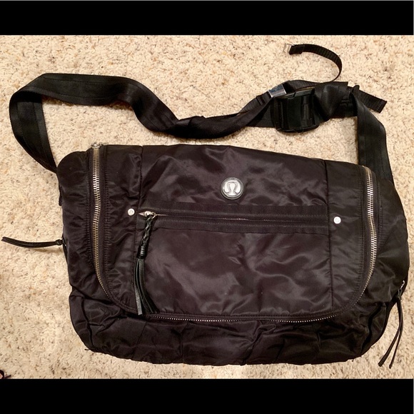 lululemon athletica Handbags - Lulu Lemon Gym Bag lululemon athletica Handbags - Lulu Lemon Gym Bag